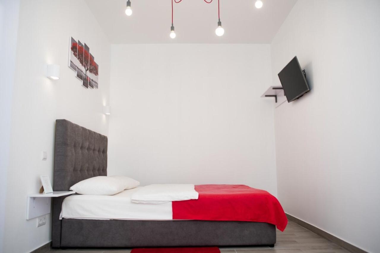 Deluxe Apartment In Old City Center Lviv Bagian luar foto