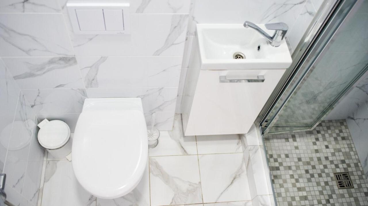 Deluxe Apartment In Old City Center Lviv Bagian luar foto