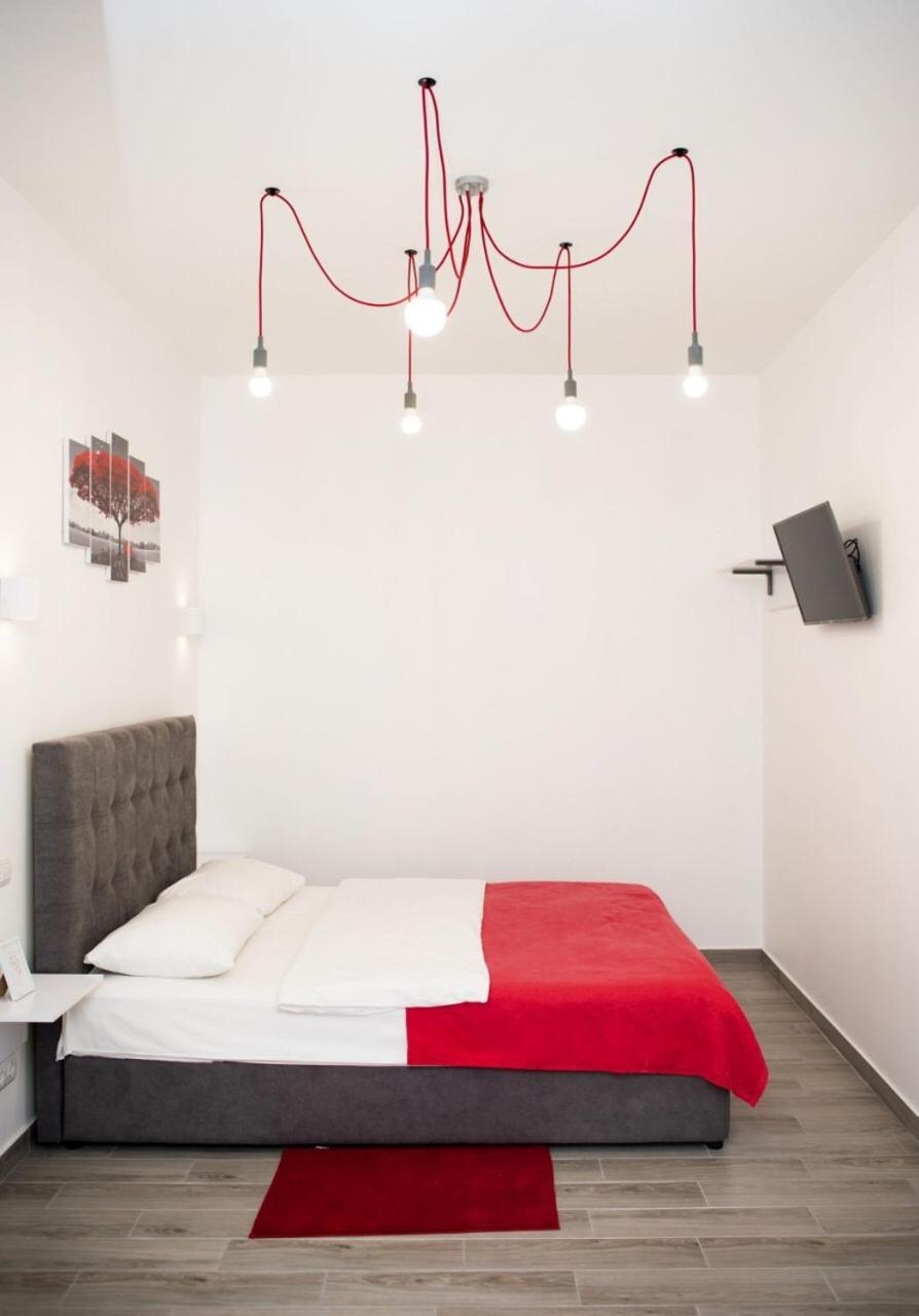 Deluxe Apartment In Old City Center Lviv Bagian luar foto